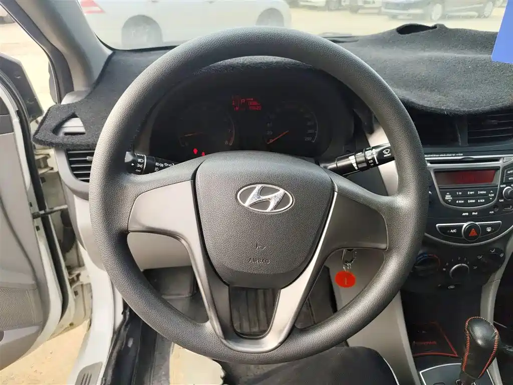 Hyundai Verna 2014 1.4L Automatic Smart GLS фото 7