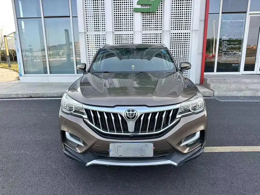 Фото 7 - Zhonghua V6