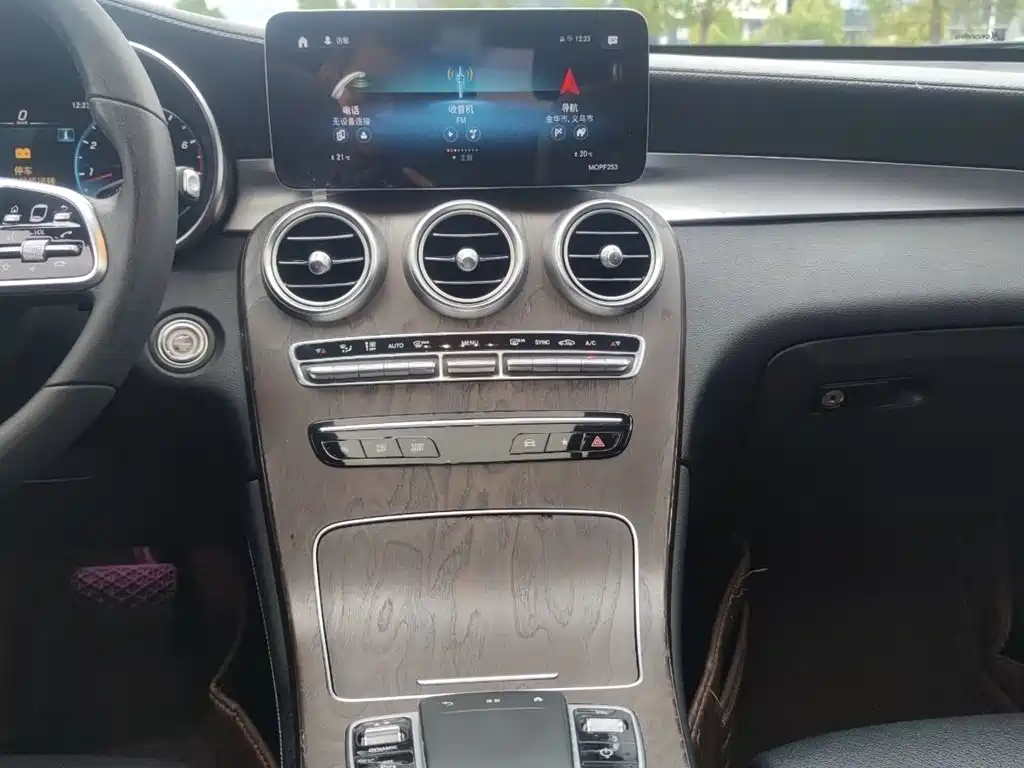 Mercedes-Benz GLC 2020 Facelift GLC 260 L 4MATIC Luxury фото 20