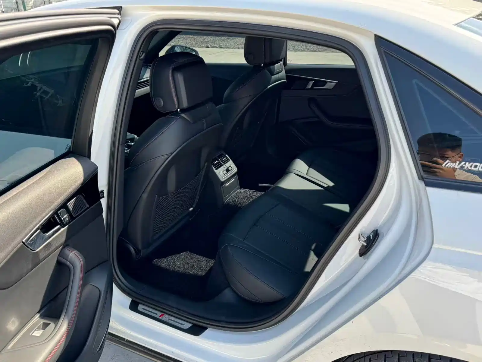 Фото 9 - Audi A4L