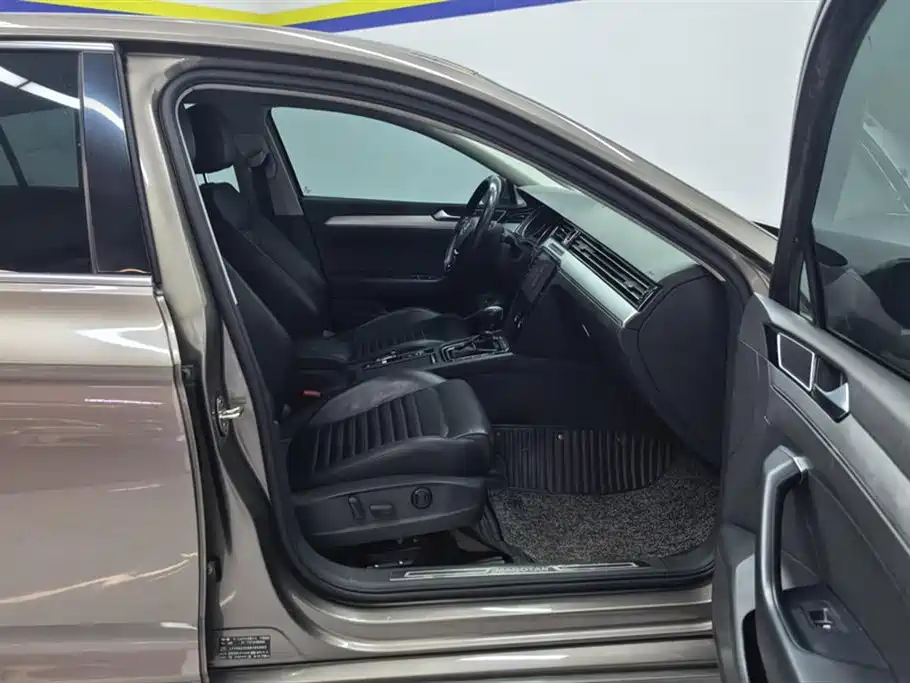 Volkswagen Magotan 2017 330TSI DSG Leading фото 8