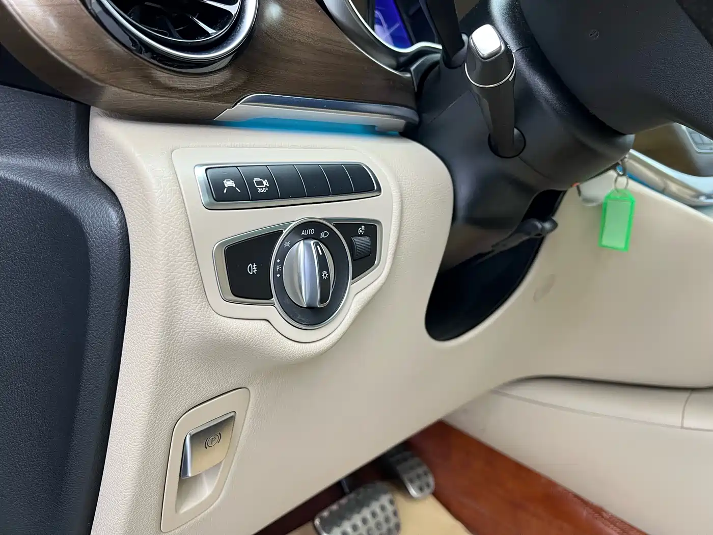 Mercedes-Benz V-Class 2021 V 260 L Long Wheelbase Luxury Edition фото 12