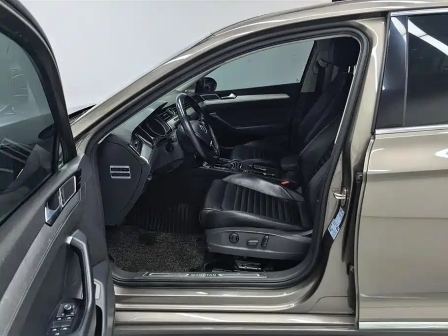 Volkswagen Magotan 2017 330TSI DSG Leading фото 9