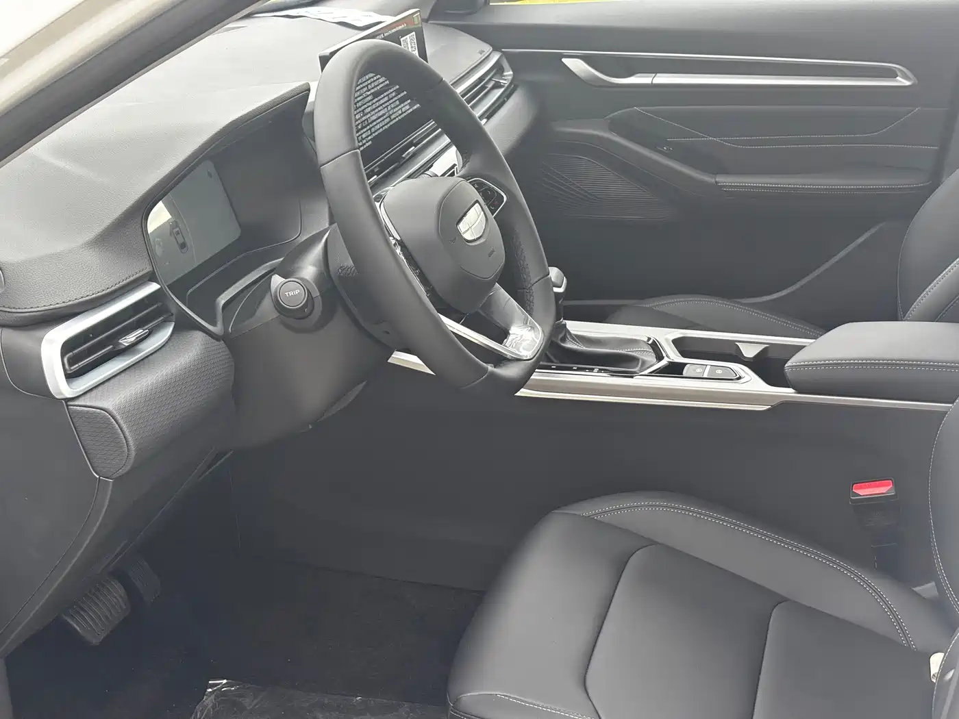 Фото 8 - Geely Emgrand