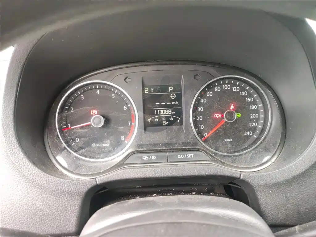 Volkswagen Polo 2014 1.4L Automatic Comfort Edition фото 8