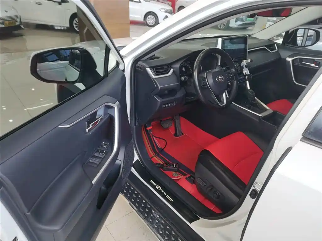 Toyota RAV4 Rongfang 2020 2.0L CVT 2WD Trend Edition фото 13