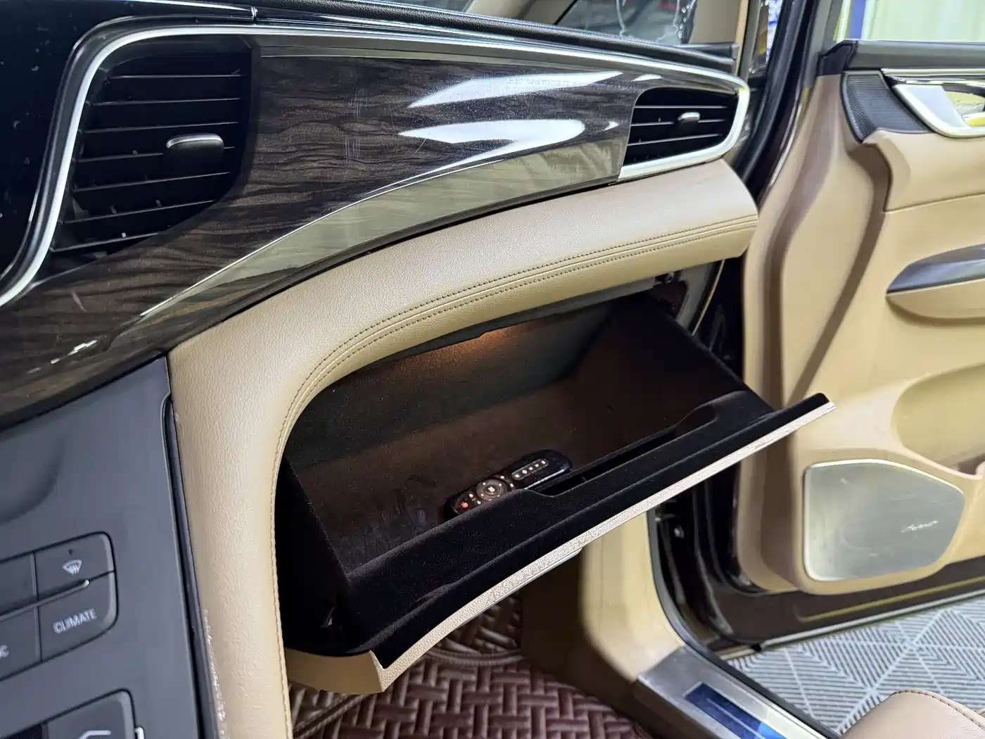Buick GL8 2017 ES 28T Premium China V фото 14