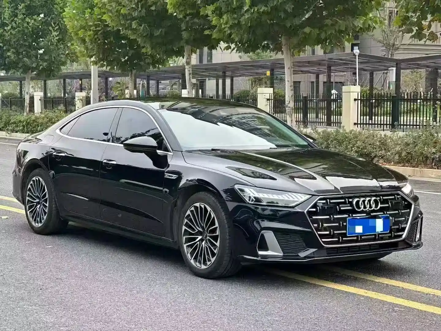 Photo 3 - Audi A7L