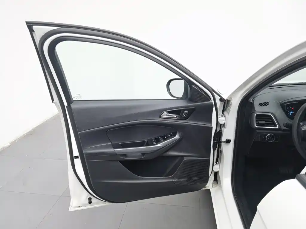Фото 8 - Ford Escort