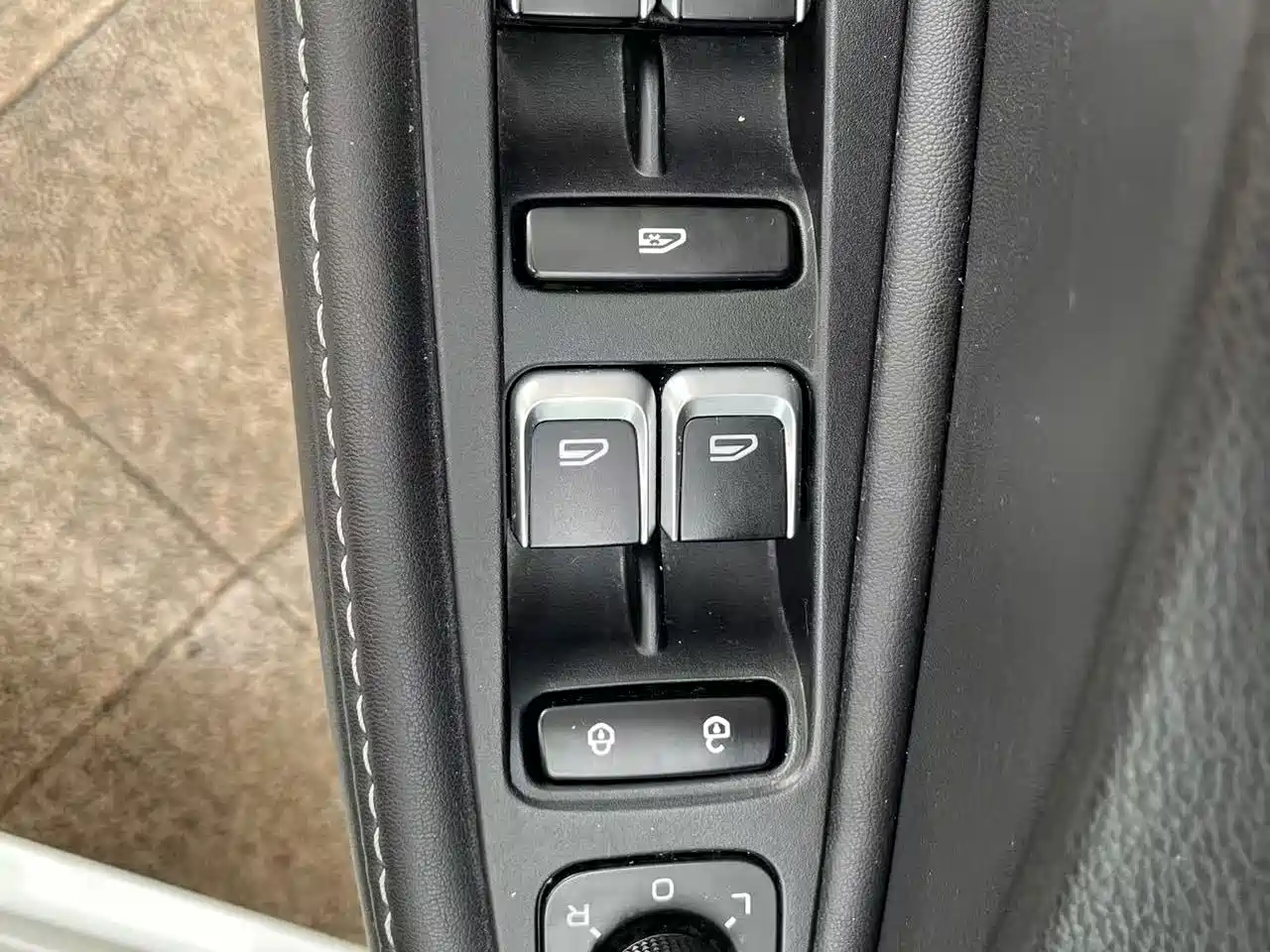 Фото 14 - Geely Emgrand