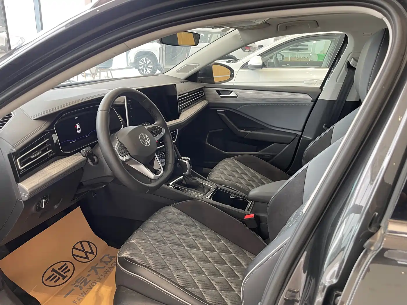 Volkswagen Sagitar 2024 300TSI DSG Excellence Edition фото 4