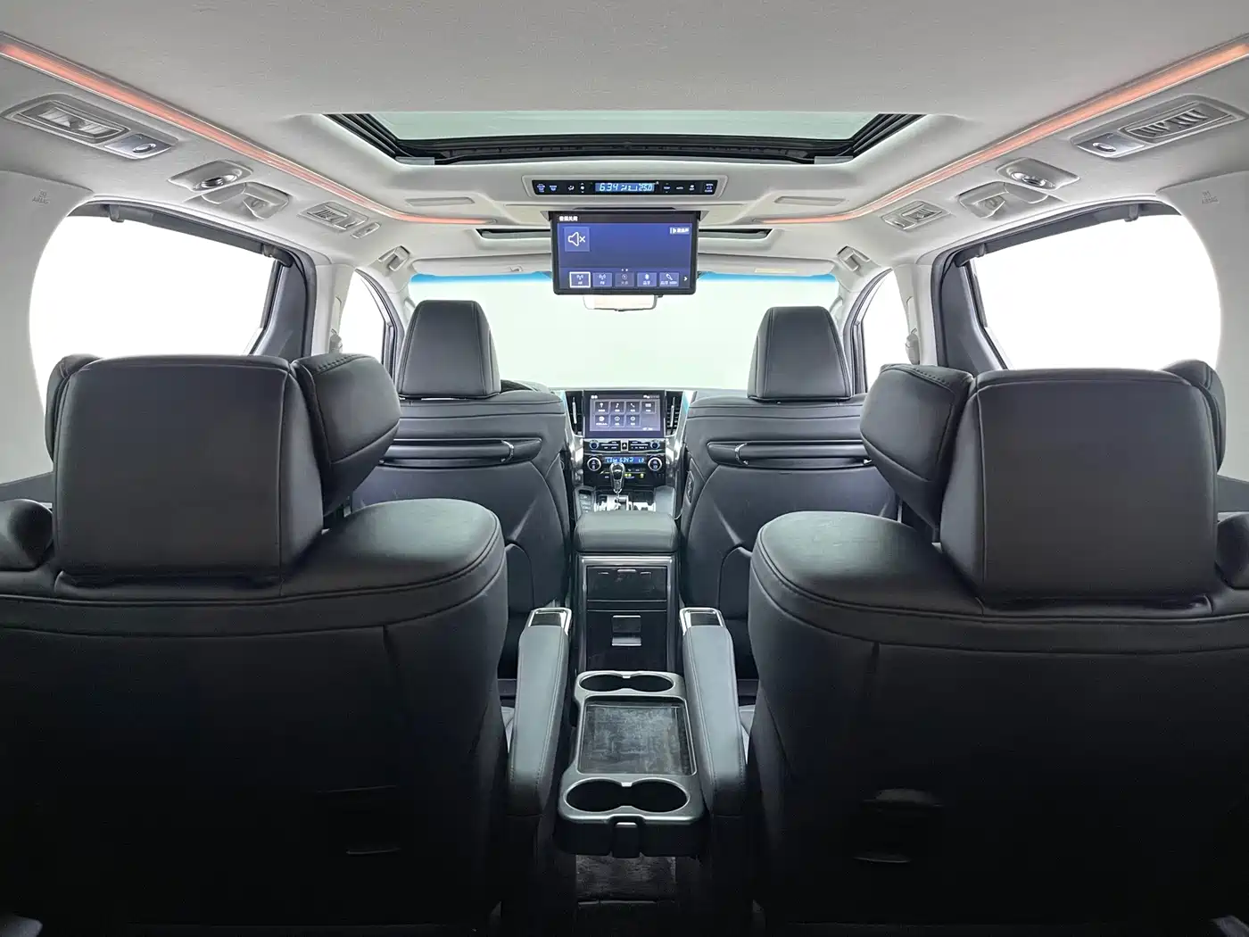 Фото 8 - Toyota Vellfire
