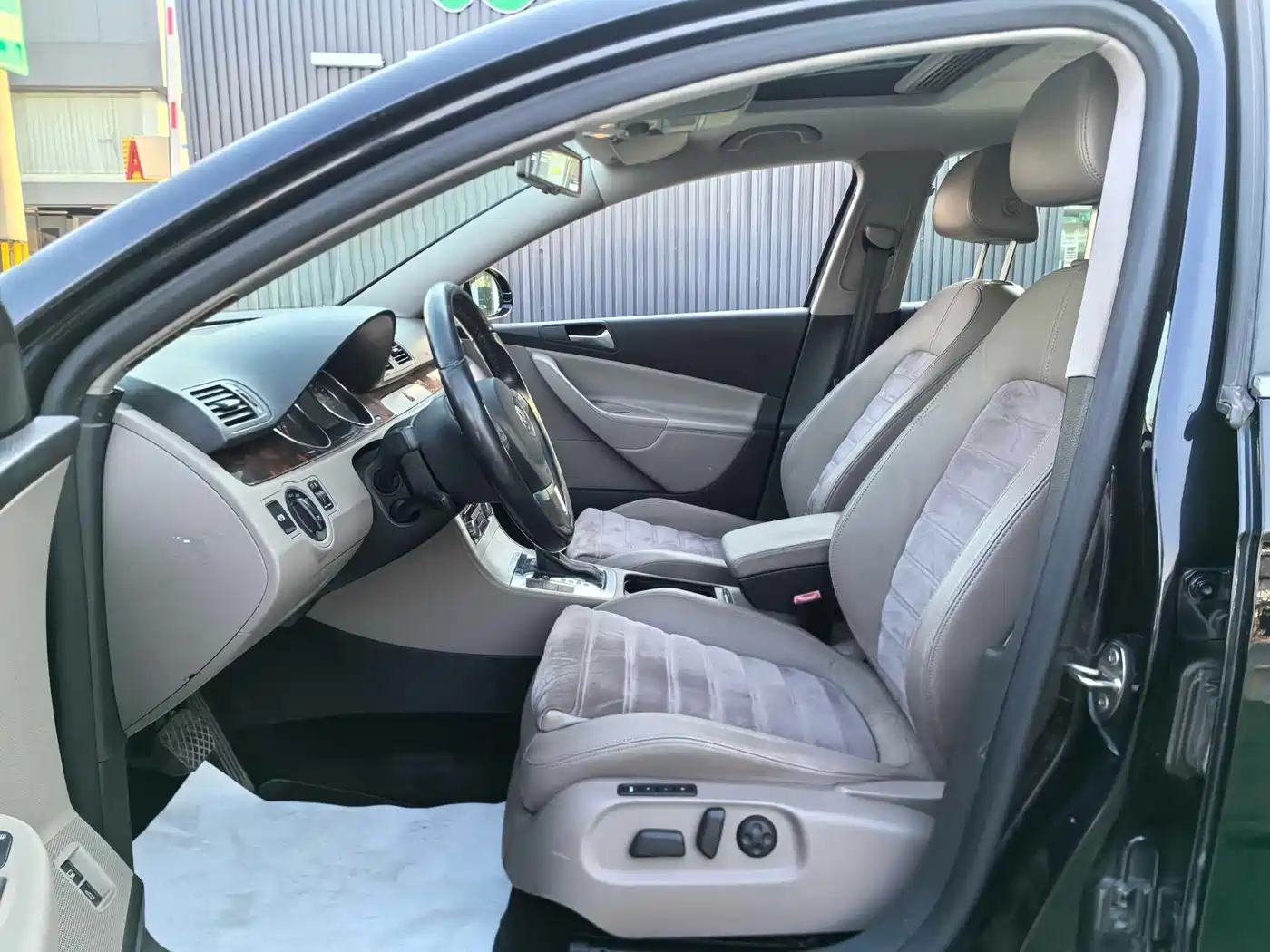 Volkswagen Passat 2011 2.0T Wagon Comfort фото 11
