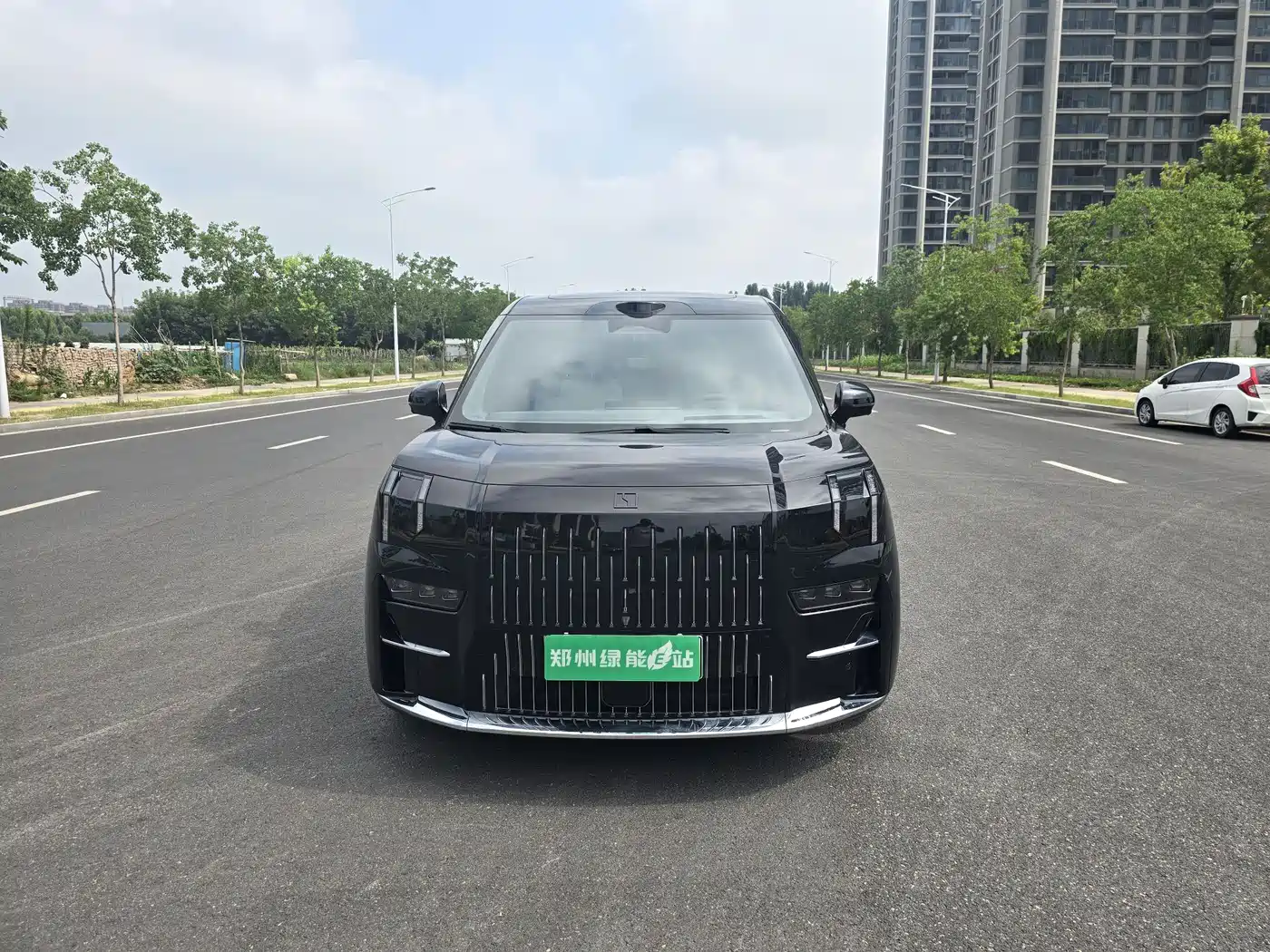ZEEKR 009 2025 2024 6-seat Executive AWD 108kWh