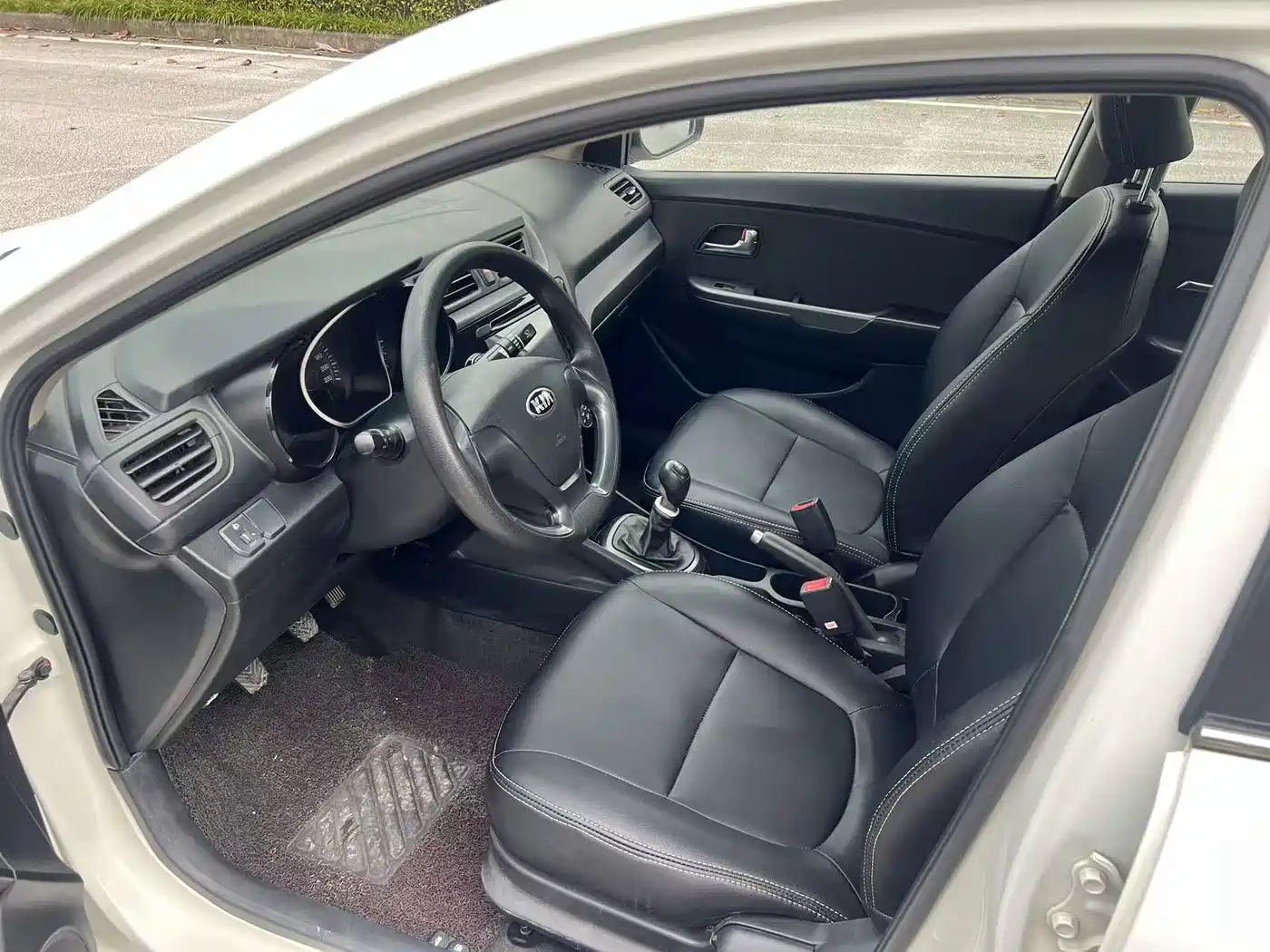 Kia K2 2015 Sedan 1.4L MT GLS фото 9