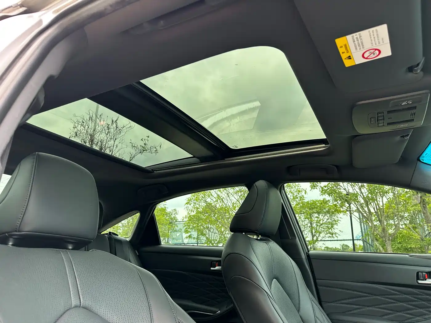 Toyota Avalon 2019 Hybrid 2.5L XLE Premium Edition China V фото 13
