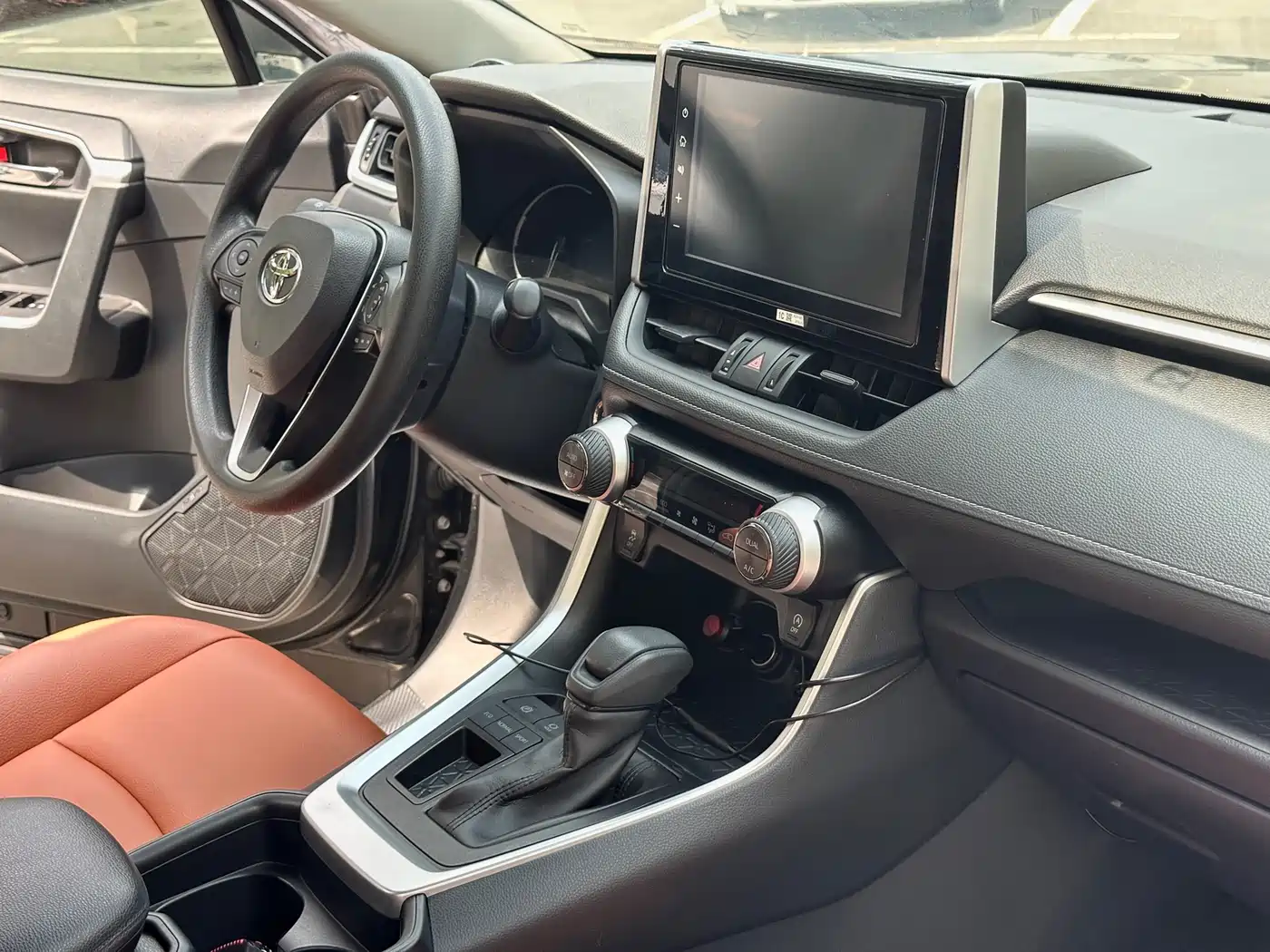 Toyota RAV4 Rongfang 2020 2.0L CVT 2WD Trend Edition фото 17