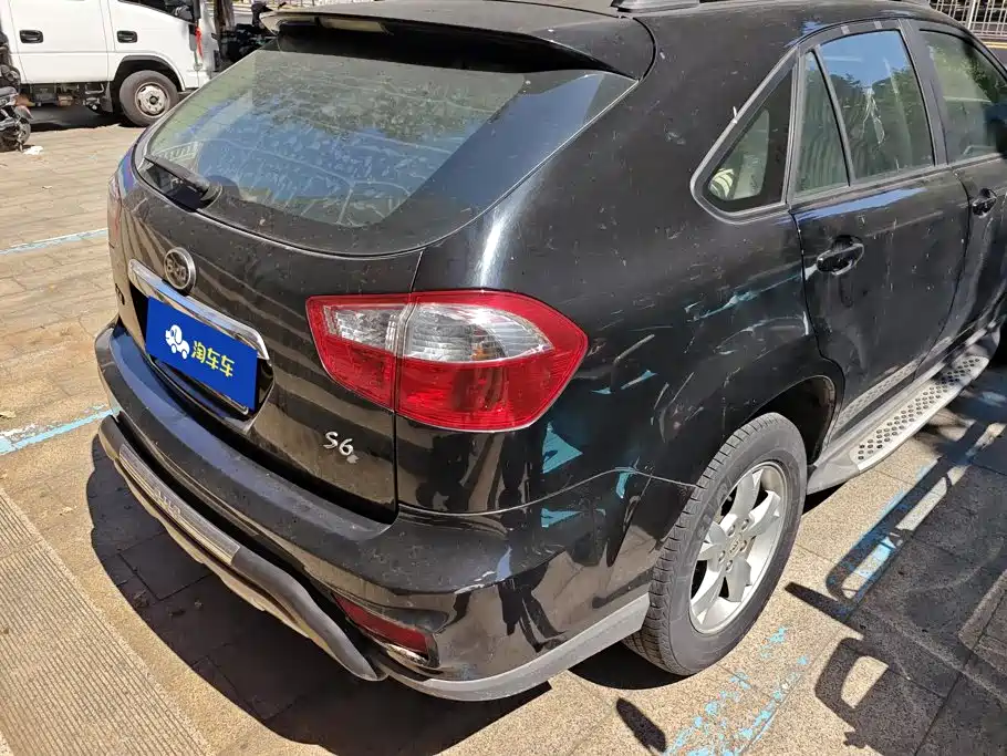 BYD S6 2015 2014 Model 2.0L Manual Luxury 5-Seater