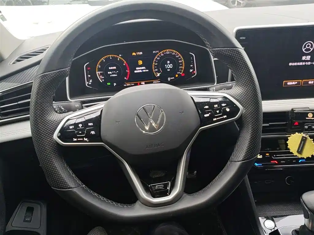 Volkswagen Tiguan L 2023 330TSI Auto 2WD R-Line Premium Edition фото 11