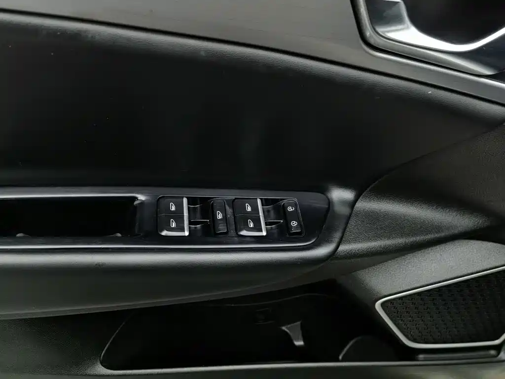 Photo 9 - Geely Emgrand GL