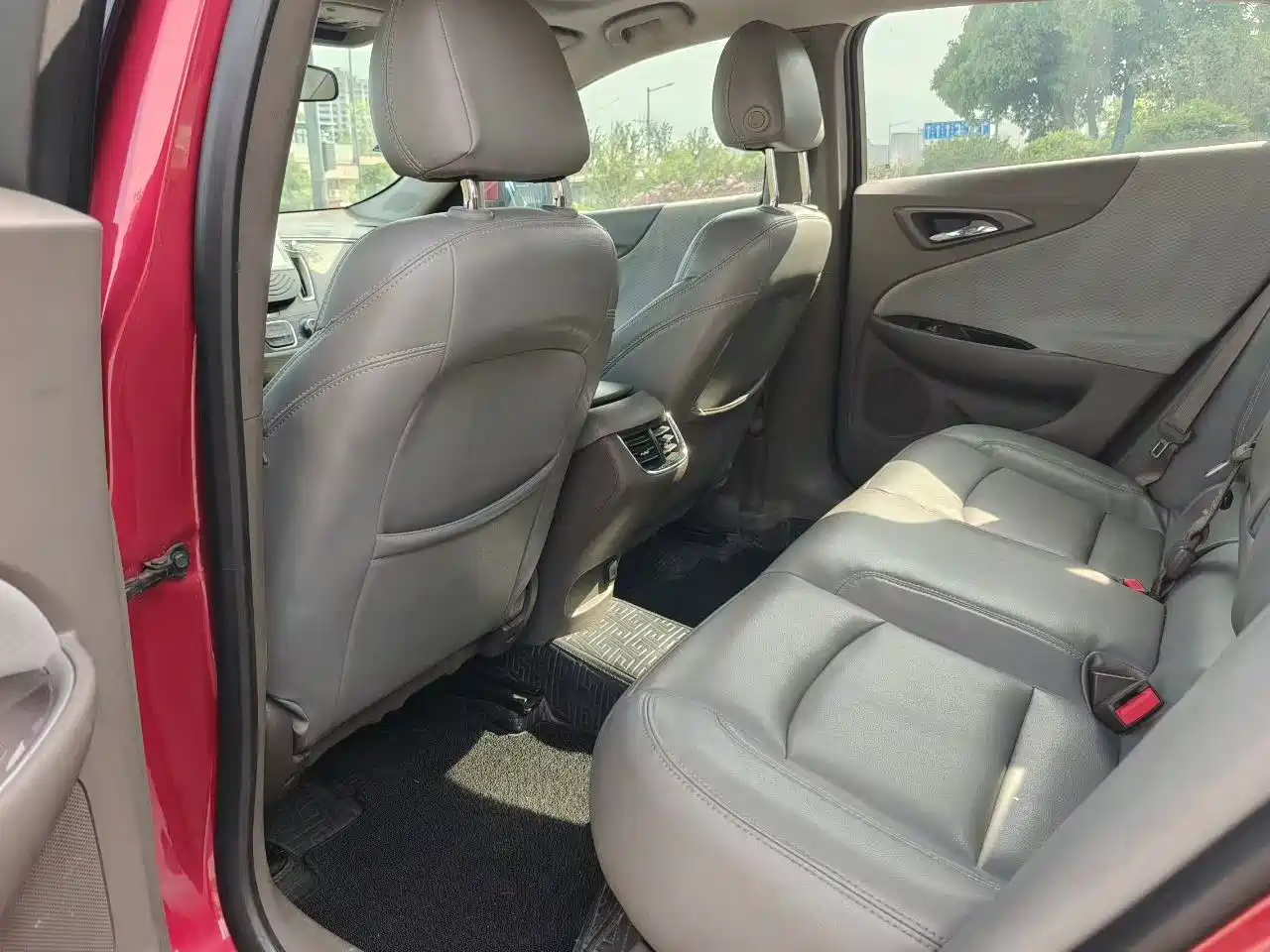 Photo 6 - Chevrolet Malibu XL