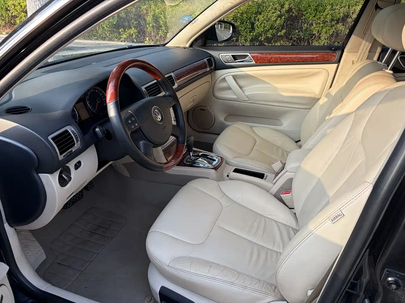 Volkswagen Passat Lingyu 2009 1.8T Automatic Luxury фото 9