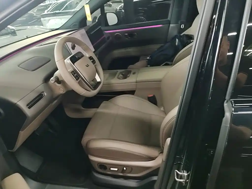 Li Auto i6 2026 2025 4WD Base Model