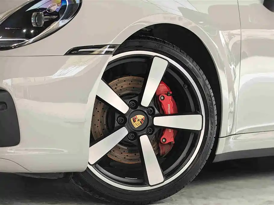 PORSCHE 911