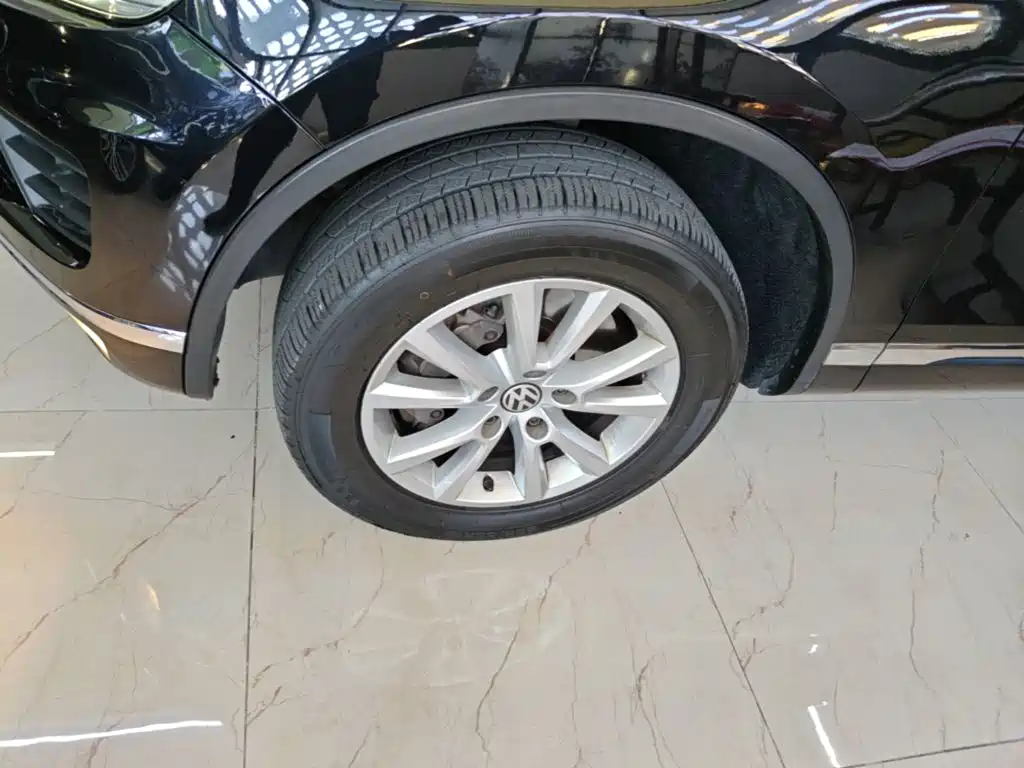 Фото 23 - Volkswagen Touareg