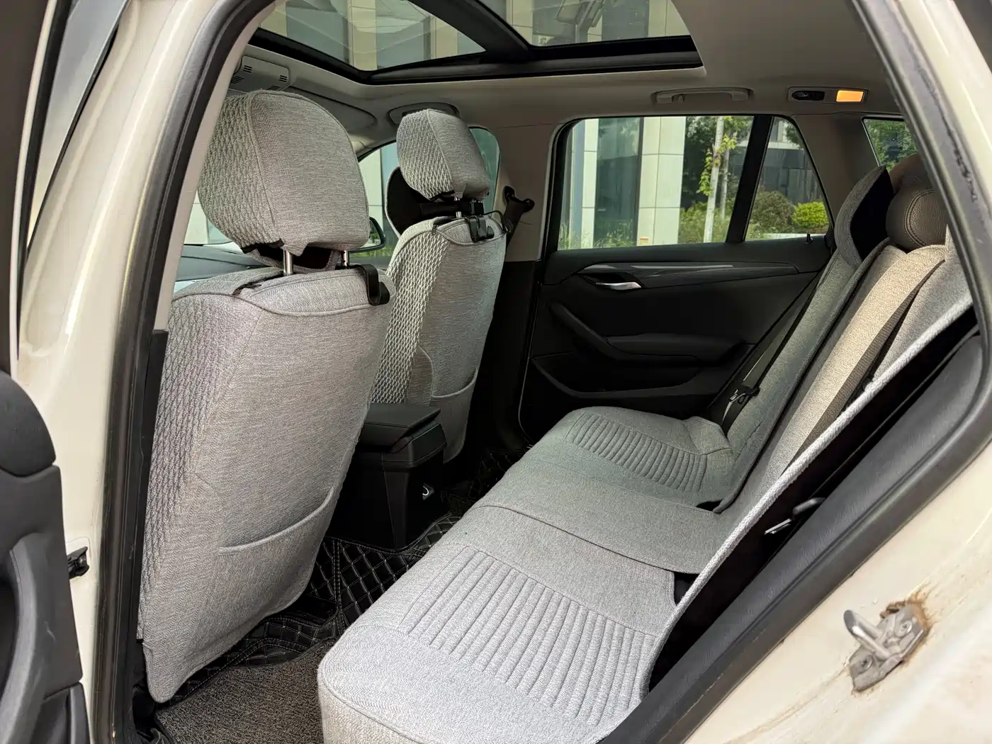 BMW X1 2014 sDrive18i Leading Edition фото 7