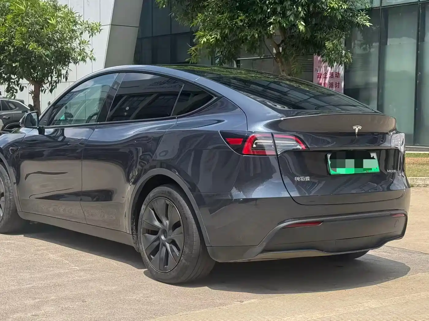 TESLA MODEL Y