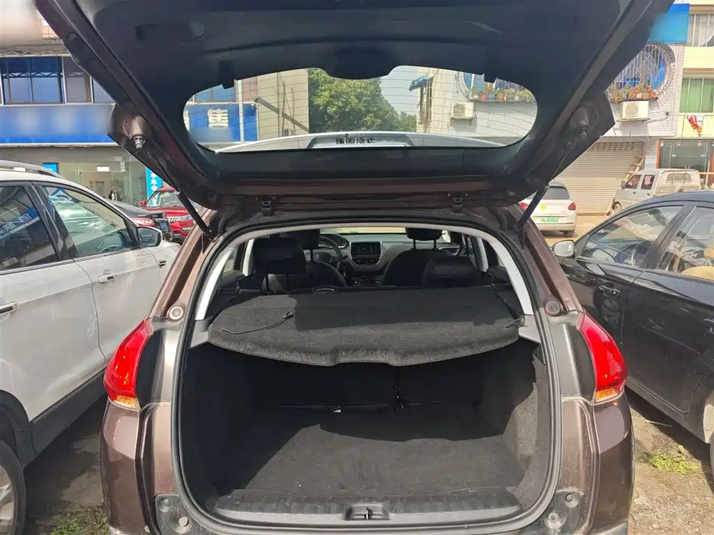 Peugeot 2008 2014 1.6L Automatic Fashion Edition фото 19