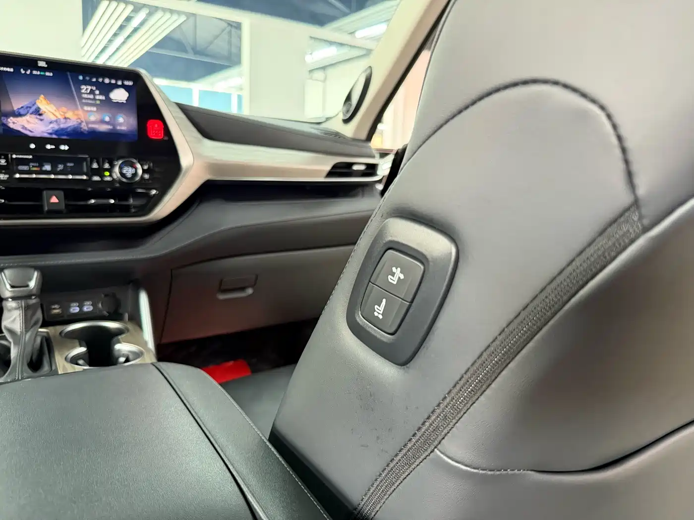 Photo 15 - Toyota Highlander
