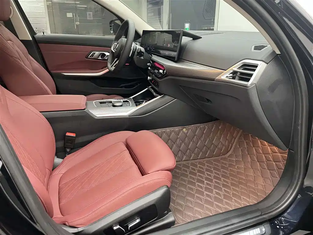 BMW 3 Series 2025 330Li M Sport Night Edition фото 17