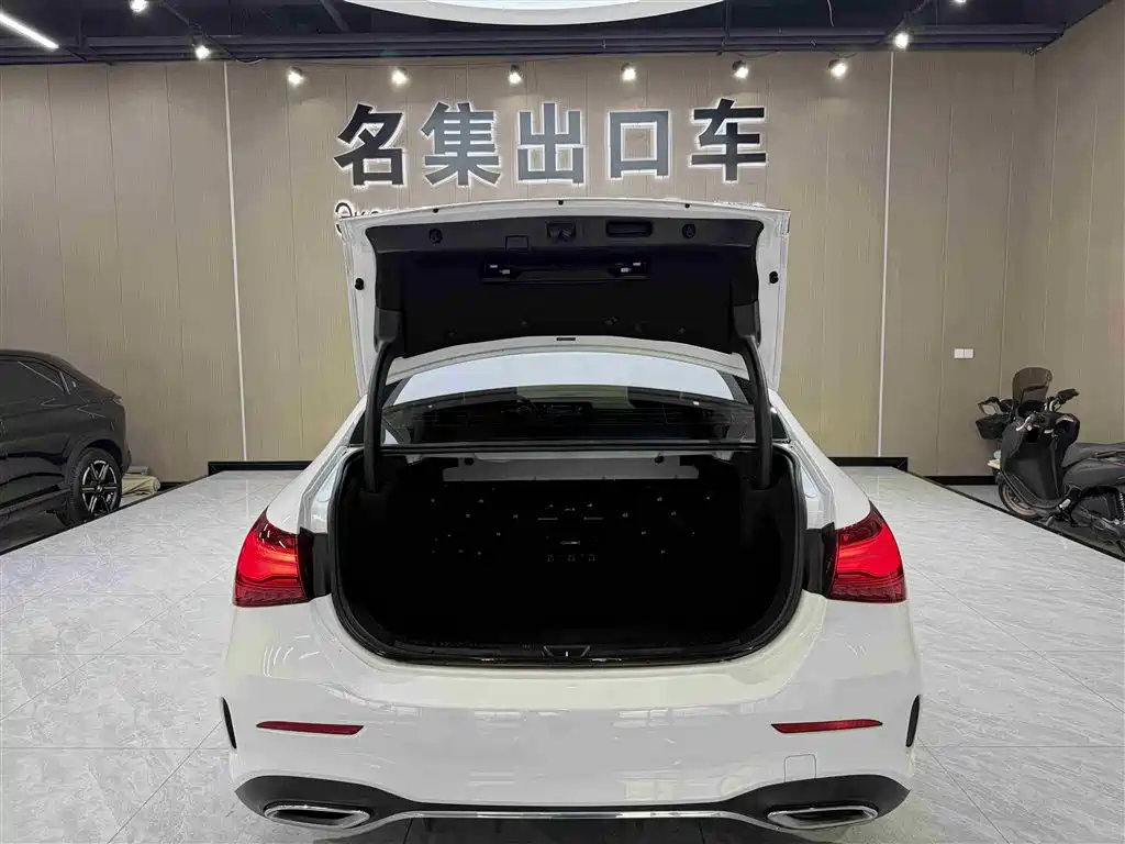 Mercedes-Benz A-Class 2023 A 180 L фото 14