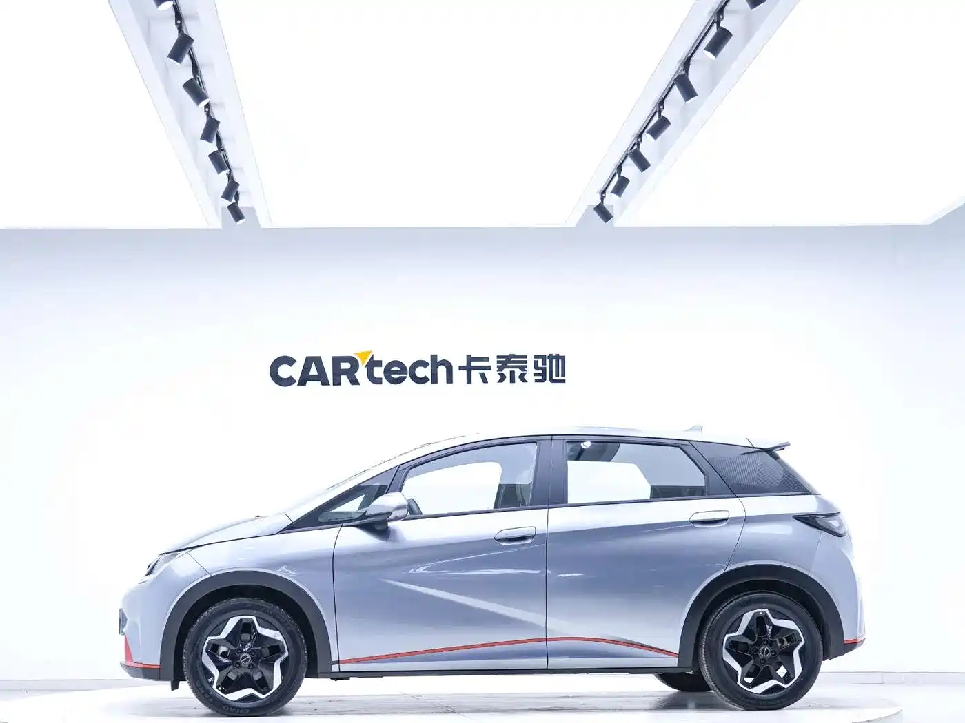 BYD Dolphin 2021 Model 405km Fashion Edition фото 2