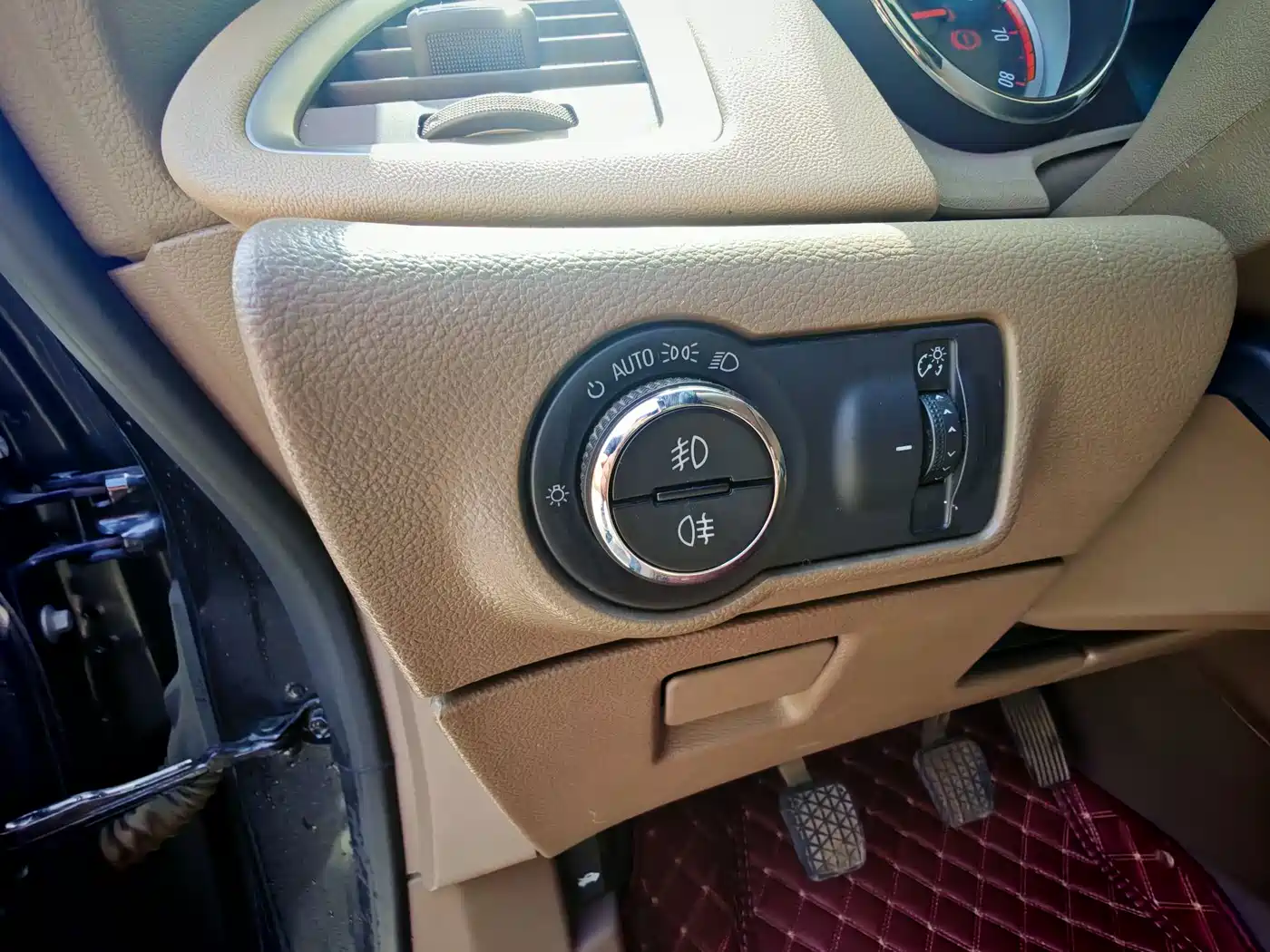 Buick Excelle 2013 Model GT 1.6L Manual Progressive фото 8