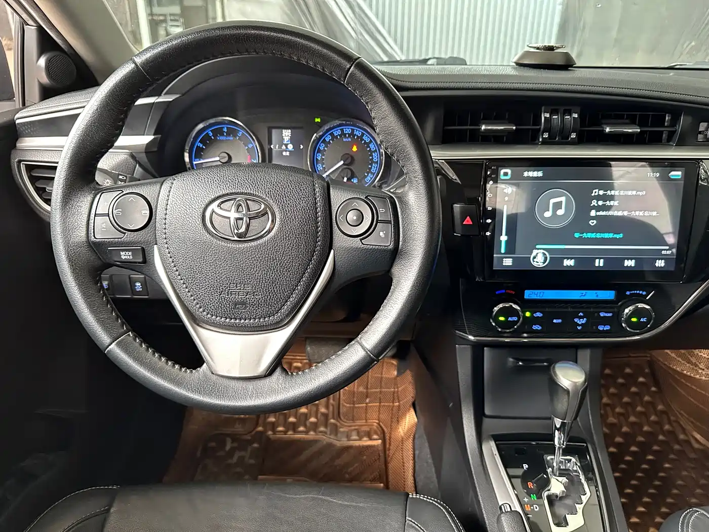 Фото 10 - Toyota Corolla