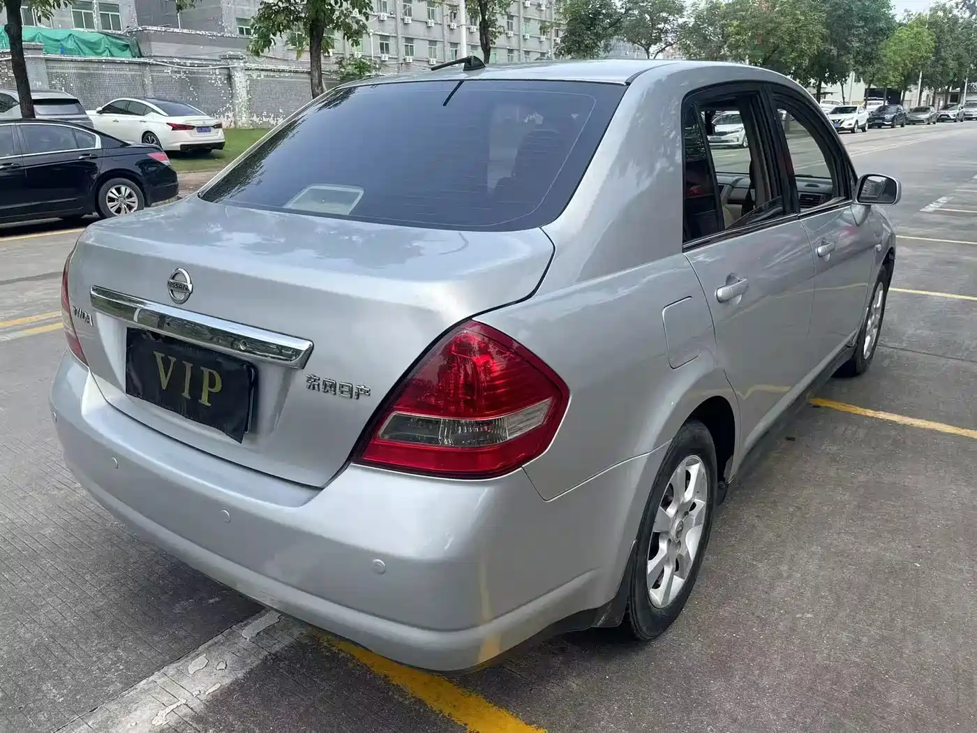 Фото 4 - Nissan Tiida