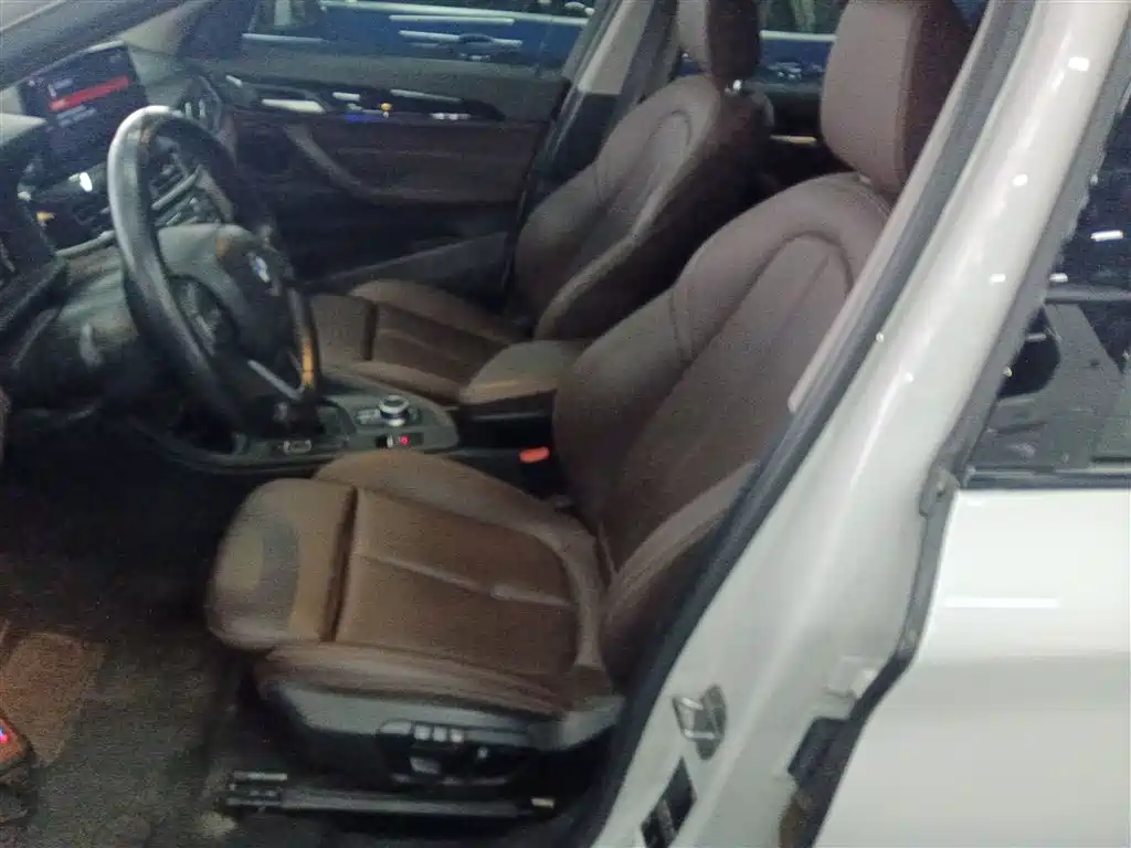 BMW X1 2020 sDrive25Li Leading Model фото 7