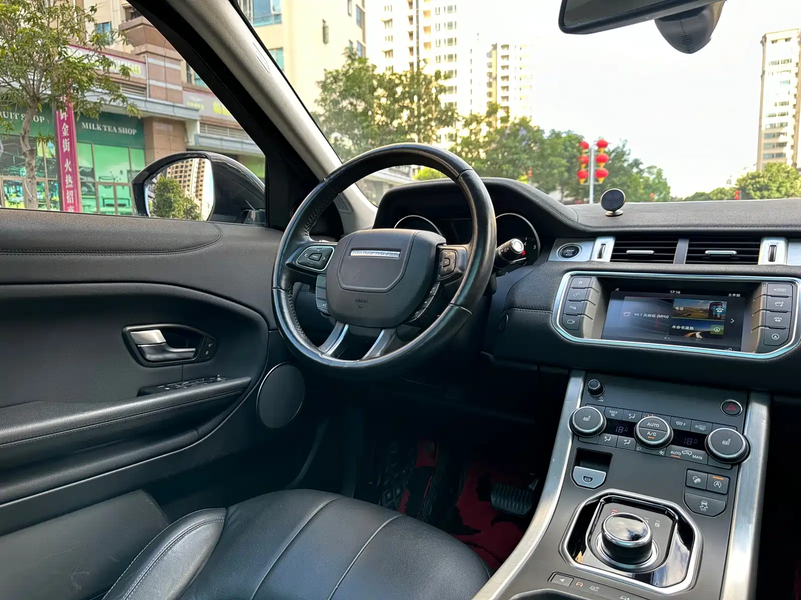 Photo 24 - Land Rover Range Rover Evoque