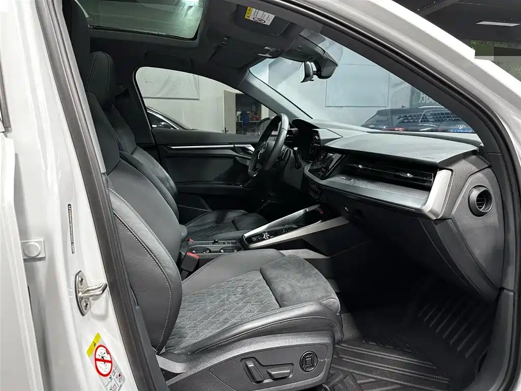 Audi A3 2023 Facelift Sportback 35 TFSI Luxury Sport фото 12