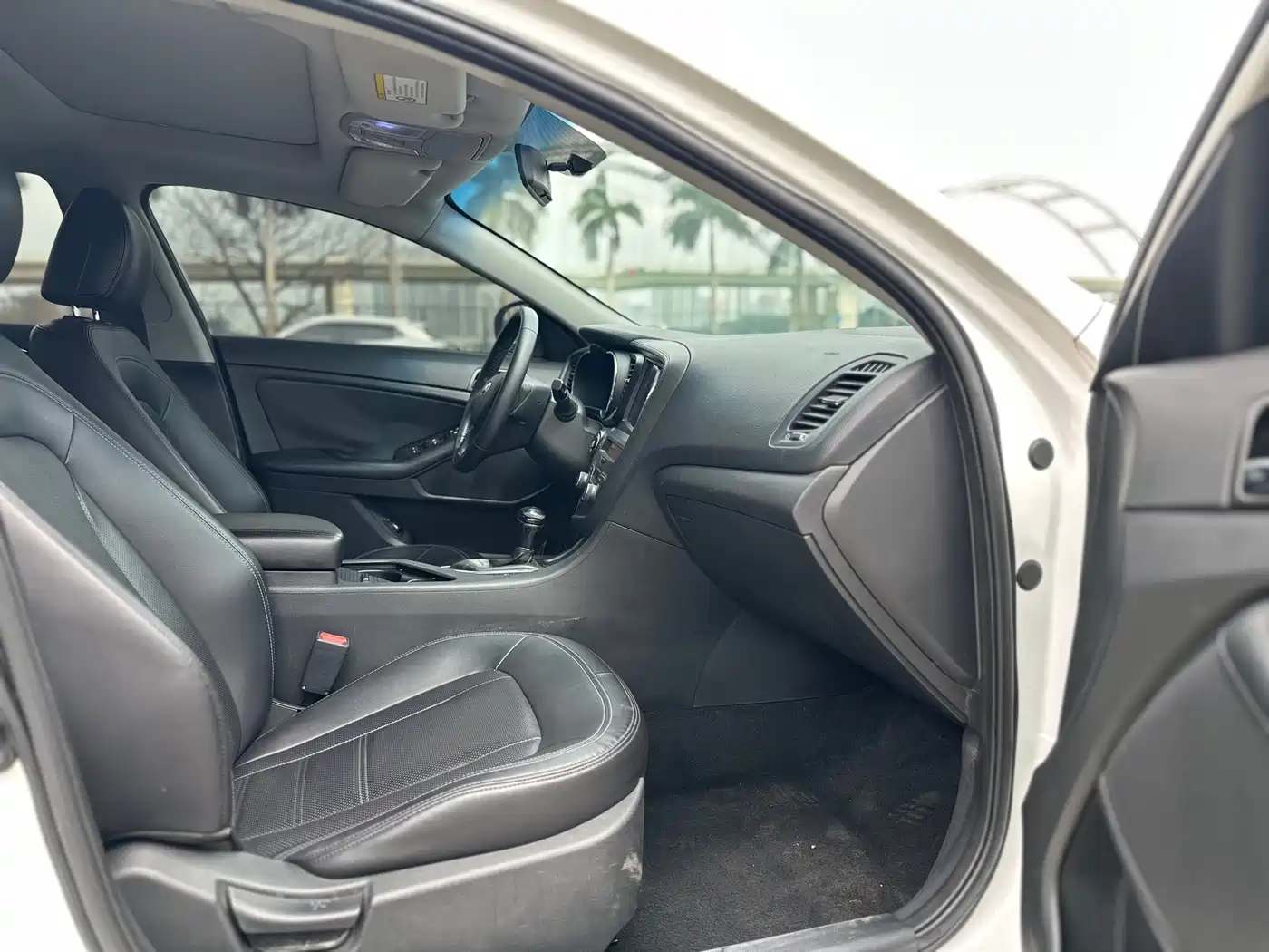 Kia K5 2012 2.0L Automatic DLX фото 16