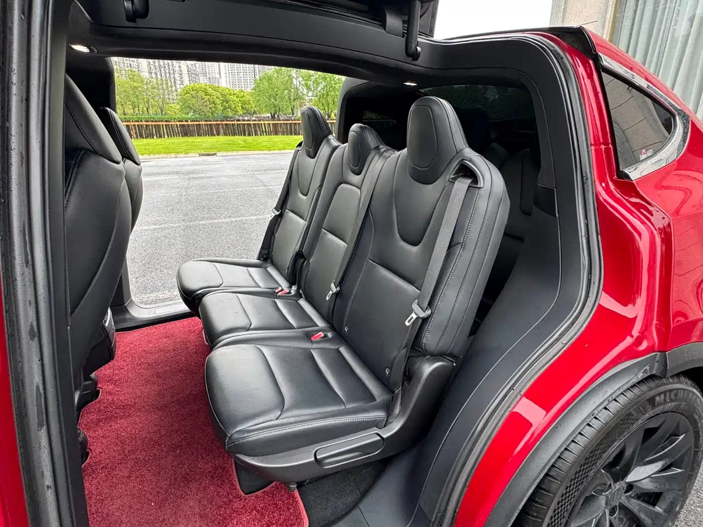 TESLA MODEL X