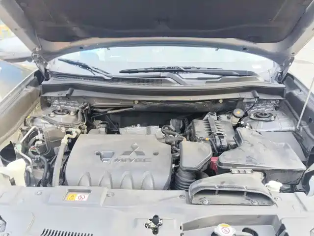 Mitsubishi Outlander 2019 2.4L 4WD Deluxe Edition 5-seater China V — фото 3