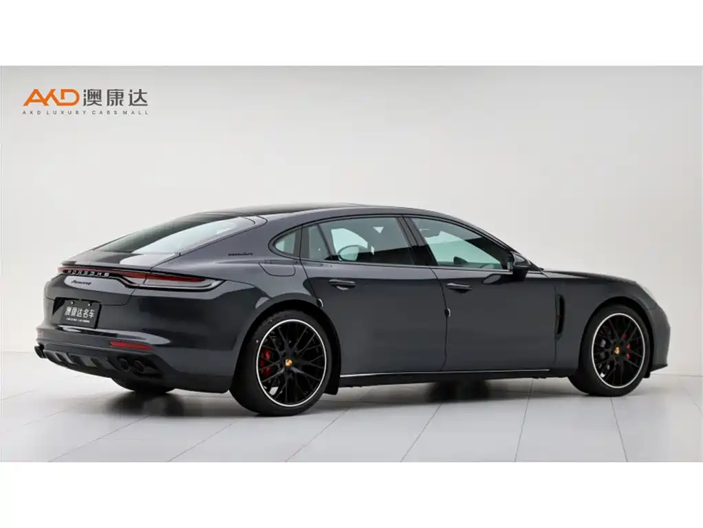 Фото 3 - Porsche Panamera