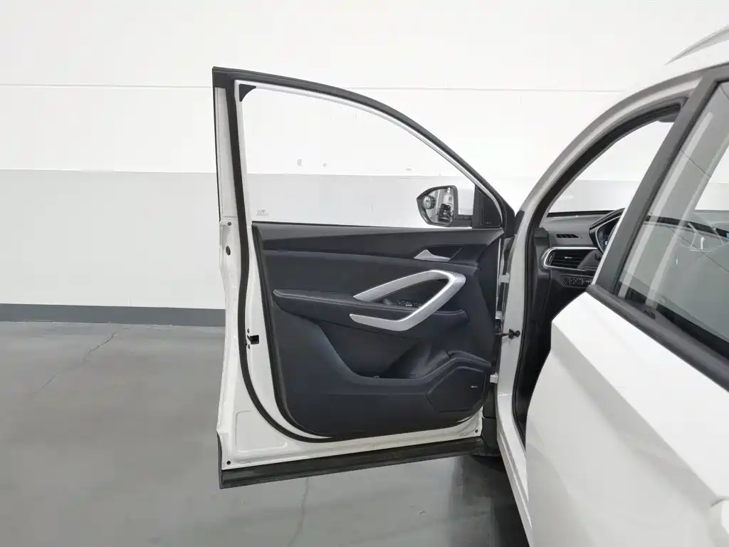 Baojun 530 2020 2020 1.5T CVT Prestige Connect 6-Seater