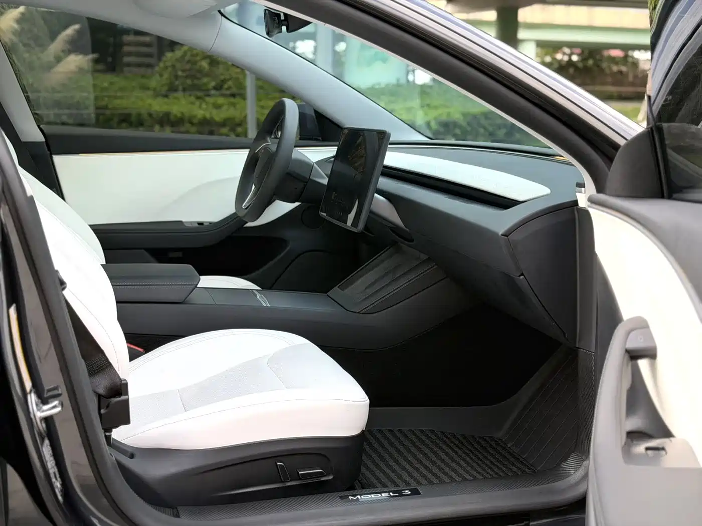 Фото 4 - Tesla Model 3