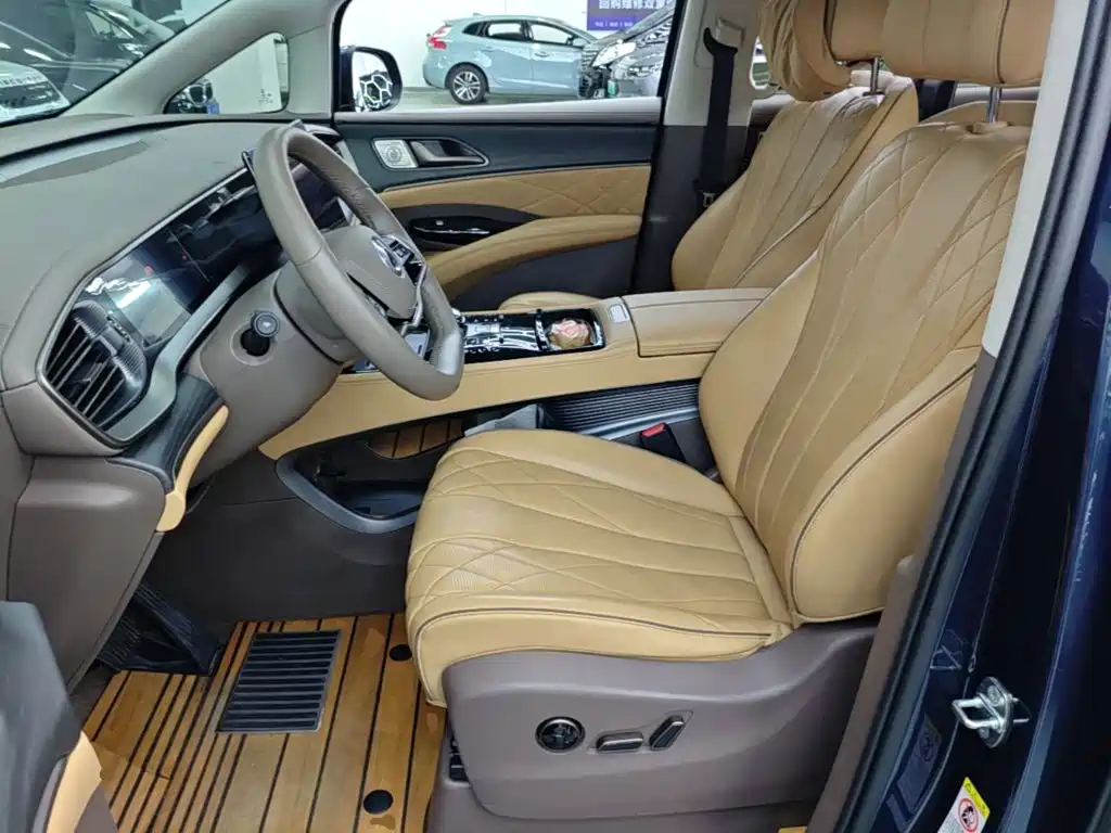 Denza D9 2023 2022 DM-i 970 All-Wheel Drive Honor Edition