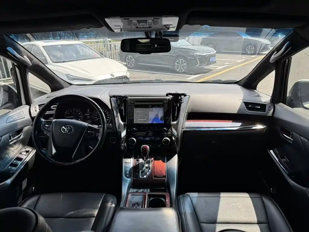 Toyota Alphard 2018 3.5L Luxury фото 3
